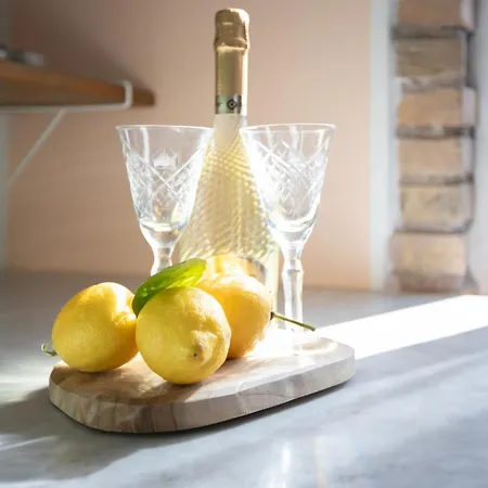Charming Capri Style Retreat - Near Termini Station, Near Colosseum Appartamento