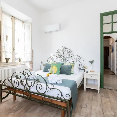 Charming Capri Style Retreat - Near Termini Station, Near Colosseum Appartamento