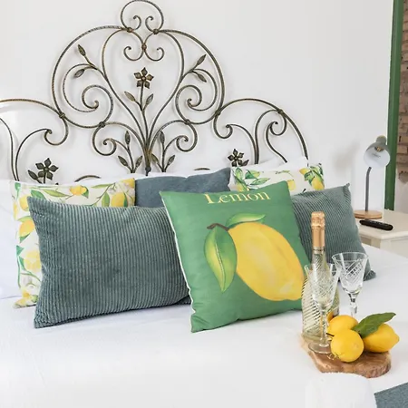 Charming Capri Style Retreat - Near Termini Station, Near Colosseum *