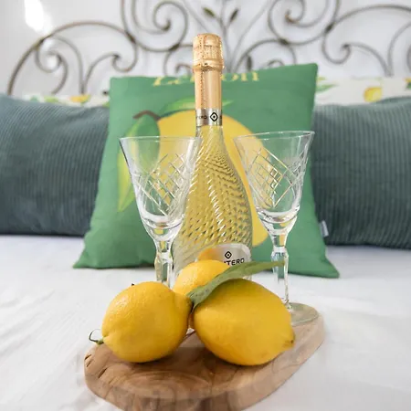 Charming Capri Style Retreat - Near Termini Station, Near Colosseum *