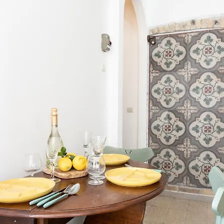 Charming Capri Style Retreat - Near Termini Station, Near Colosseum *